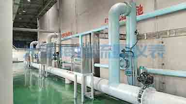 如何在管道上安装大连海峰超声波流量计的传感器？